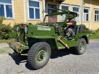 Jari Männikkö ja Jeep Willys M606-sarjan militaariversio.